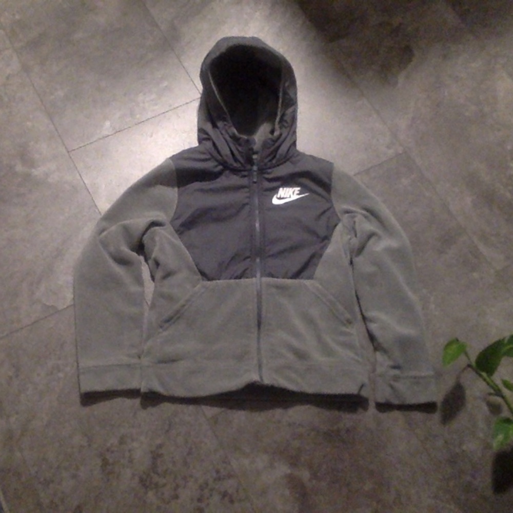 *Donated*  Nike Boys Hooded Jacket Size Medium